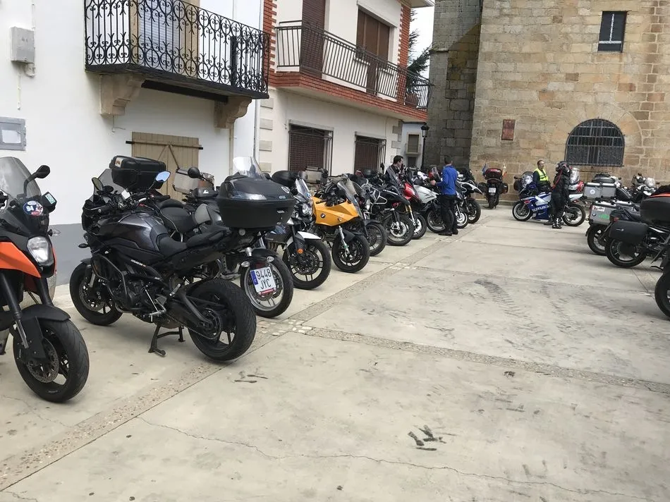 Foto 9 - Un total de 260 moteros disfrutan de una buena mesa en Saucelle  