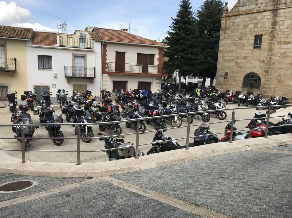 Foto 6 - Un total de 260 moteros disfrutan de una buena mesa en Saucelle  