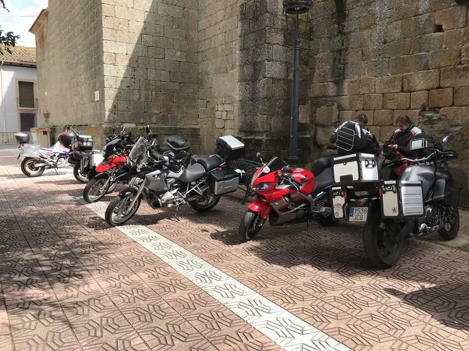 Foto 3 - Un total de 260 moteros disfrutan de una buena mesa en Saucelle  