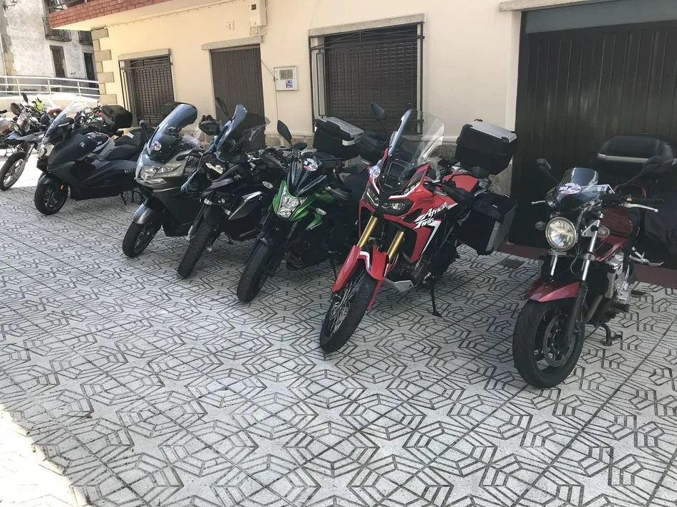 Foto 2 - Un total de 260 moteros disfrutan de una buena mesa en Saucelle  