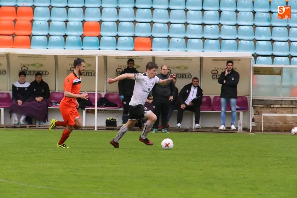 Foto 10 - El CF Salmantino UDS se aferra al play-off antes del derbi con una victoria ante La Virgen del...