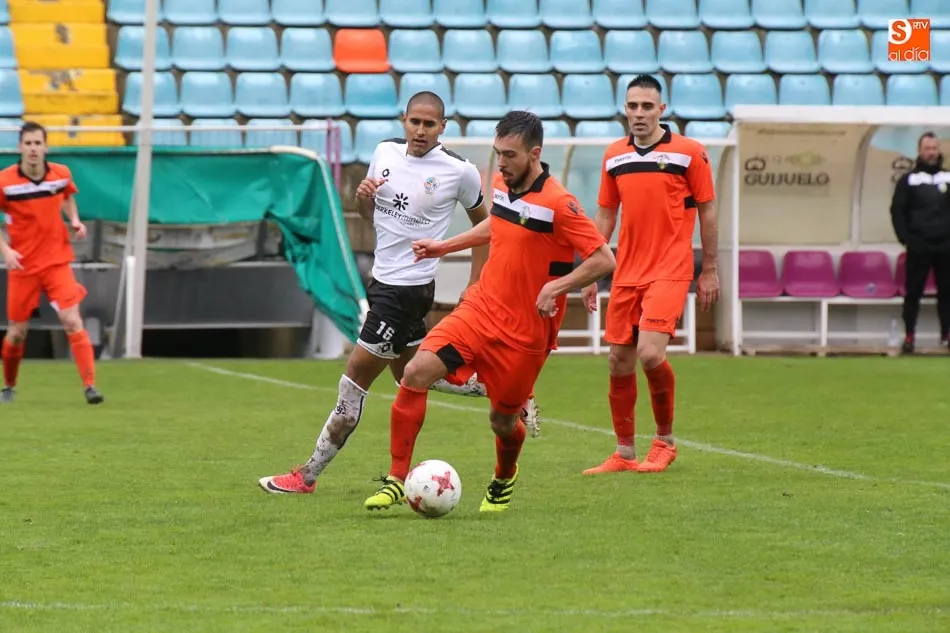 Foto 9 - El CF Salmantino UDS se aferra al play-off antes del derbi con una victoria ante La Virgen del...