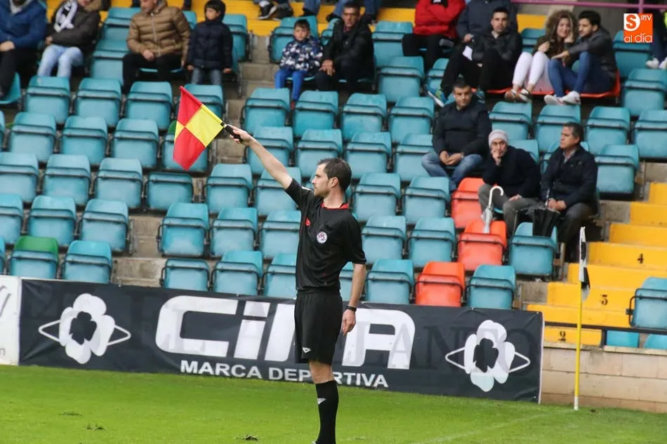 Foto 6 - El CF Salmantino UDS se aferra al play-off antes del derbi con una victoria ante La Virgen del...
