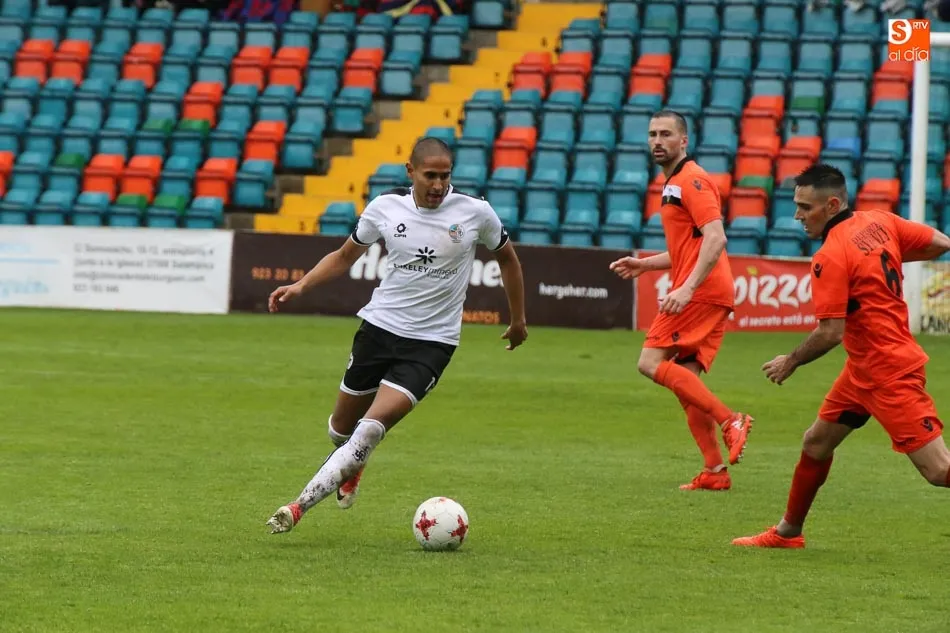 Foto 4 - El CF Salmantino UDS se aferra al play-off antes del derbi con una victoria ante La Virgen del...