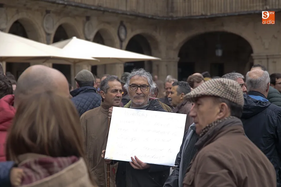 Foto 3 - Varios mirobrigenses participan en Salamanca en la manifestaci&oacute;n a favor de la caza  