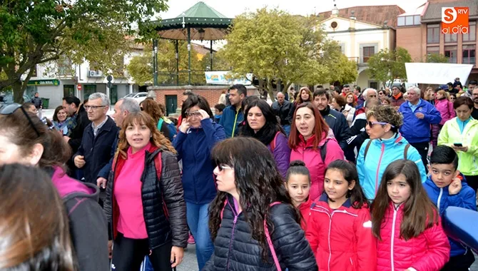 La XI Marcha Solidaria de Acopedis se ponía en marcha desde la Plaza de España