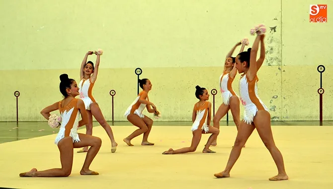 Cientos de escolares han participado en una exhibición de Gimnasia Rítmica en Peñaranda