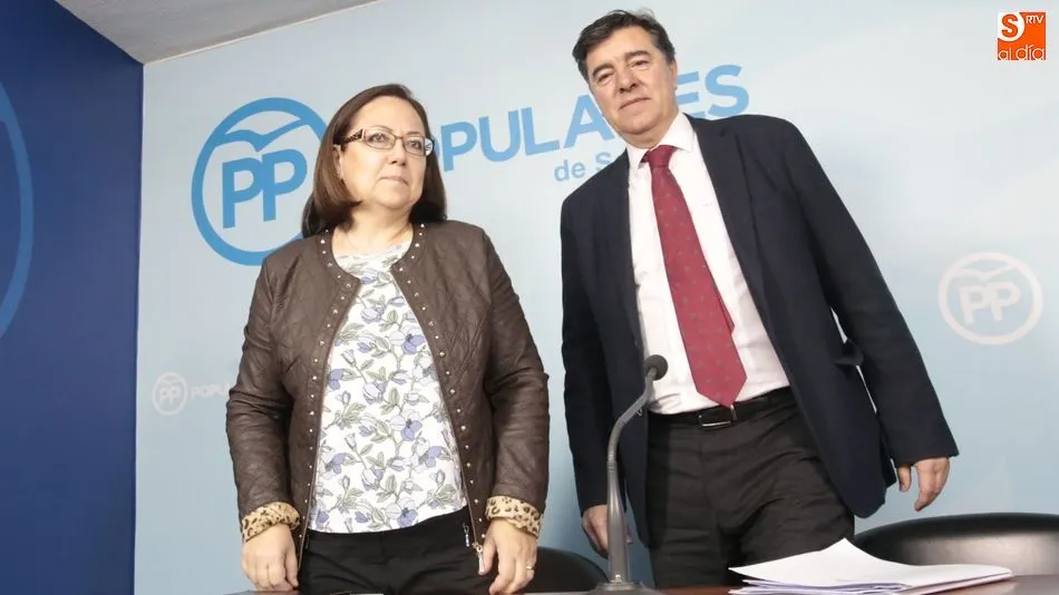 Los parlamentarios populares José Antonio Bermúdez de Castro y Mª Jesús Moro, ofrecieron una rueda de prensa en la sede del PP. Foto de Alejandro López