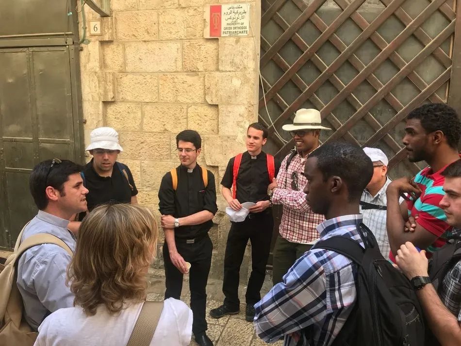 El sacerdote Anselmo Matilla viaja a Roma y Tierra Santa  