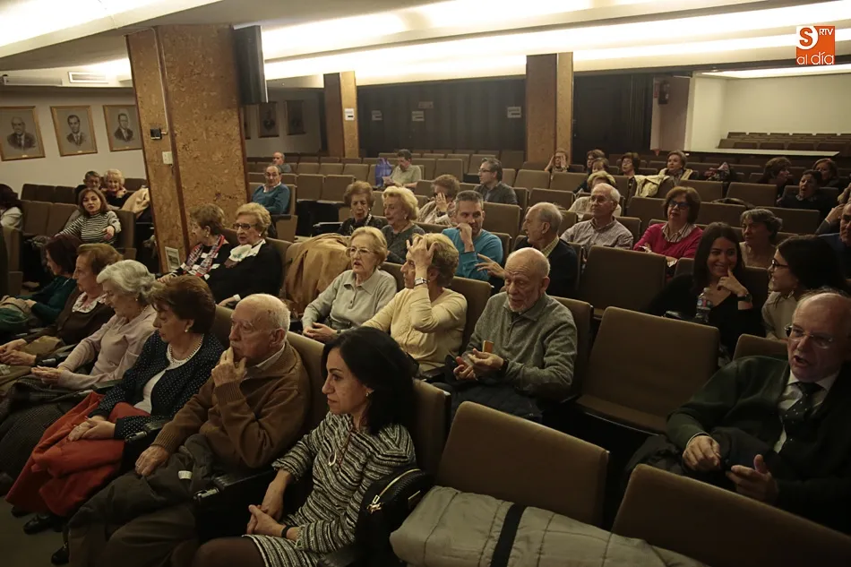 Foto 5 - &Oacute;scar Lilao Franca desvela los secretos de los tesoros bibliogr&aacute;ficos de la USAL  