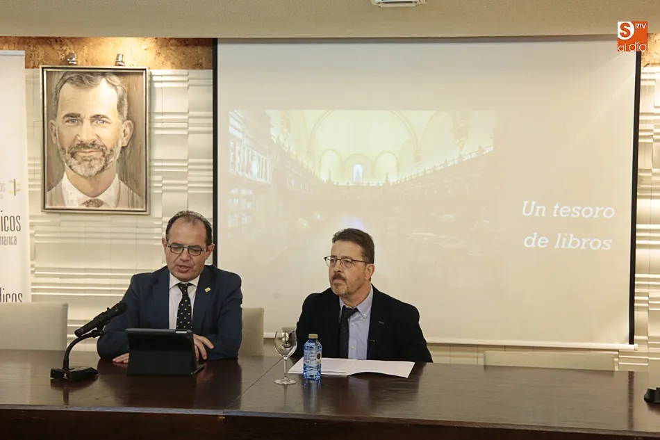 Foto 2 - &Oacute;scar Lilao Franca desvela los secretos de los tesoros bibliogr&aacute;ficos de la USAL  