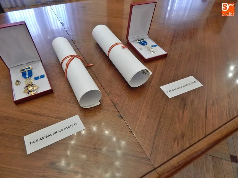 Foto 2 - Orden del M&eacute;rito Civil para An&iacute;bal Moro y Fernando Mart&iacute;n, &ldquo;dos magn&iacute;ficos empleados...