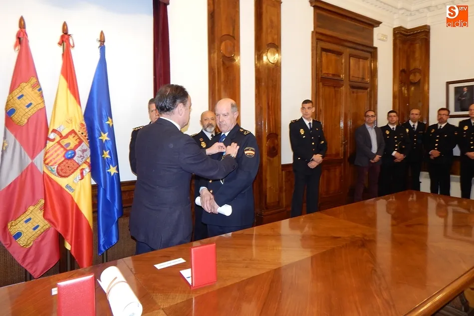 Foto 10 - Orden del M&eacute;rito Civil para An&iacute;bal Moro y Fernando Mart&iacute;n, &ldquo;dos magn&iacute;ficos empleados...