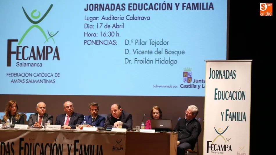 Ponentes en la primera jornada realizada por la Federación Católica de AMPAS salmantinos / Foto: Alberto Martín