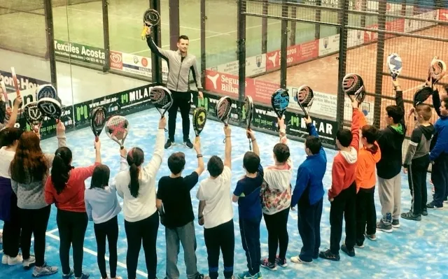 Pádel Miróbriga recibe a los alumnos de último curso del Colegio Miróbriga  