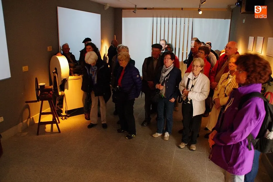 Un grupo de visitantes en el Museo de la Industria Chacinera de Guijuelo