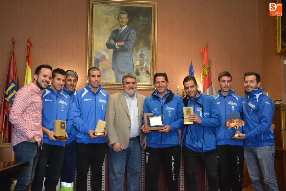 El Ayuntamiento recibe a La Despensa tras su 4º título de campeones provinciales  