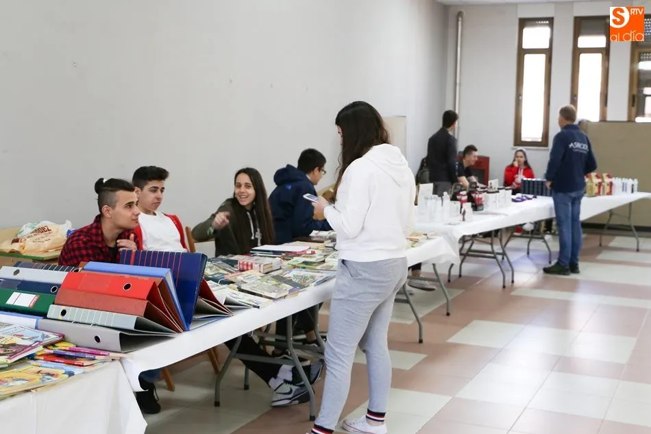 Foto 4 - IES Senara y Asprodes organizan un mercadillo solidario