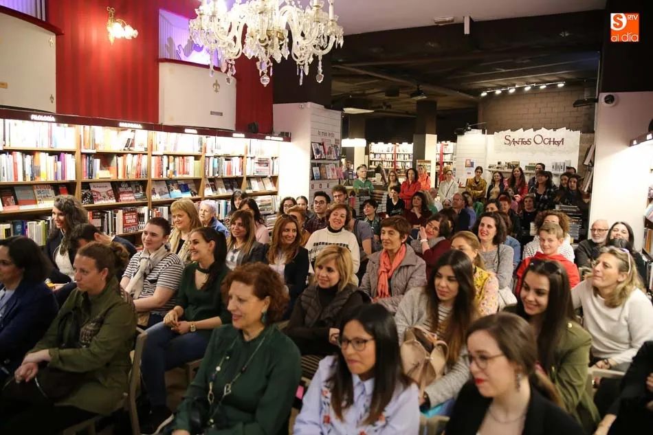 Foto 6 - Patricia Ram&iacute;rez presenta su nuevo libro en Salamanca  