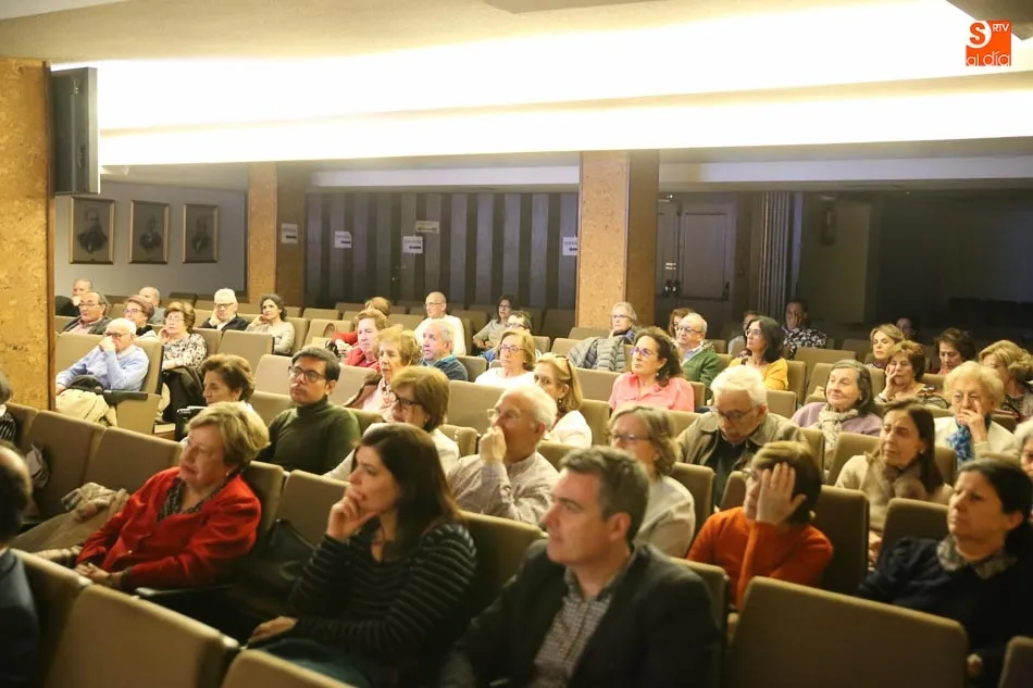 Foto 4 - Bernardo Garc&iacute;a-Bernalt Alonso realiza su aportaci&oacute;n sobre m&uacute;sica en el Colegio de M&eacute;dicos  