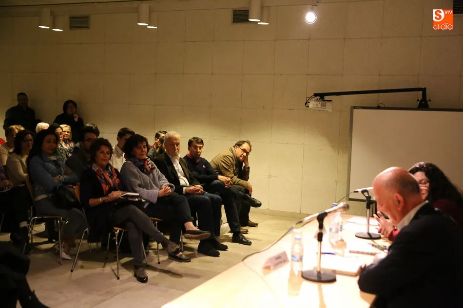 Foto 3 - &lsquo;La esquina desnuda&rsquo;, un libro que recoge los acontecimientos pol&iacute;ticos m&aacute;s relevantes de los ...