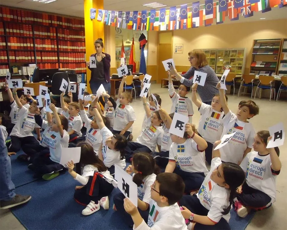 Foto 8 - Escolares salmantinos se acercan a la UE en el Centro Europe Direct