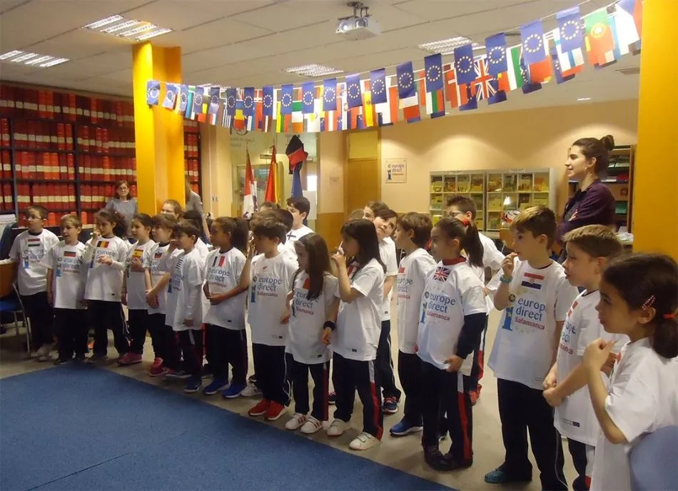 Foto 6 - Escolares salmantinos se acercan a la UE en el Centro Europe Direct