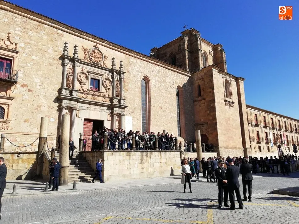 Foto 10 - Los salmantinos muestran su cari&ntilde;o al Rey&nbsp;Felipe VI con una c&aacute;lida bienvenida  