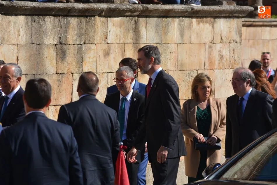 Foto 7 - Los salmantinos muestran su cari&ntilde;o al Rey&nbsp;Felipe VI con una c&aacute;lida bienvenida  
