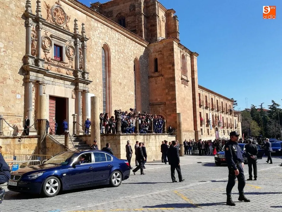Foto 3 - Los salmantinos muestran su cari&ntilde;o al Rey&nbsp;Felipe VI con una c&aacute;lida bienvenida  