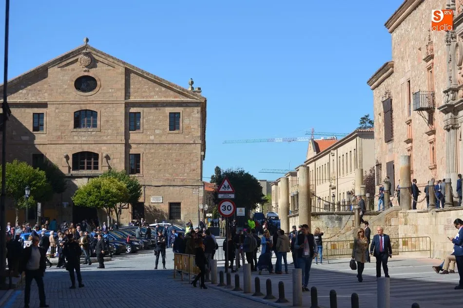 Los salmantinos muestran su cariño al Rey Felipe VI con una cálida bienvenida  