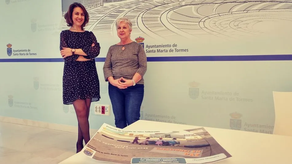 La concejala Andrea García y la presidenta de Rimal Sáhara, Rosa Alonso