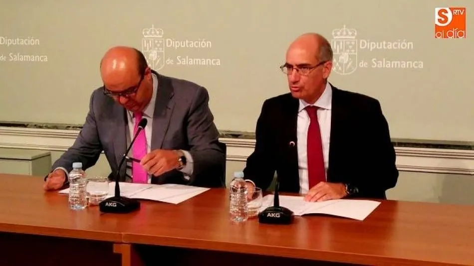 Javier Iglesias, presidente de la Diputación, a la derecha y Carlos García Sierra