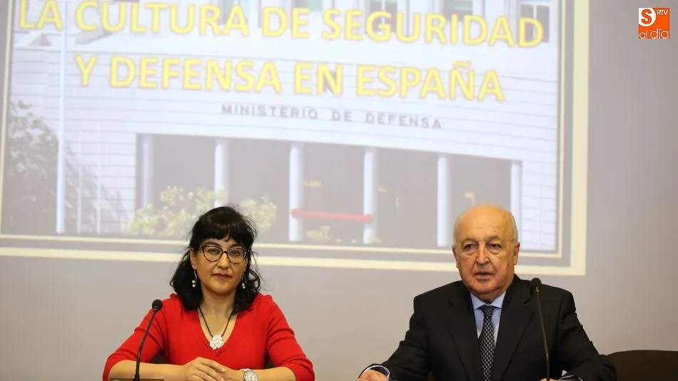 conferencia ‘El papel de las fuerzas armadas en el siglo XXI’ en la Facultad de Educación / Foto: Alberto Martín