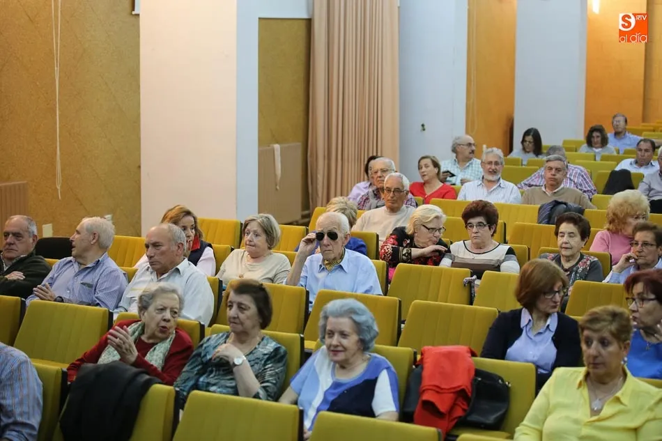 Foto 2 - Guido Tessainer imparte una conferencia sobre el papel de las fuerzas armadas en el siglo XXI  