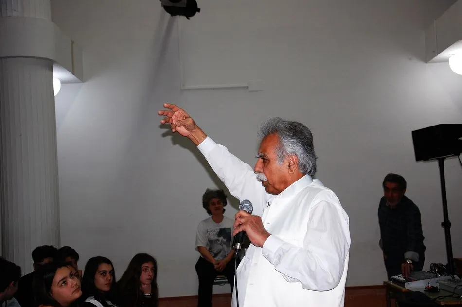 Foto 5 - El IES Mateo Hern&aacute;ndez contra la esclavitud infantil con Ullah Khan
