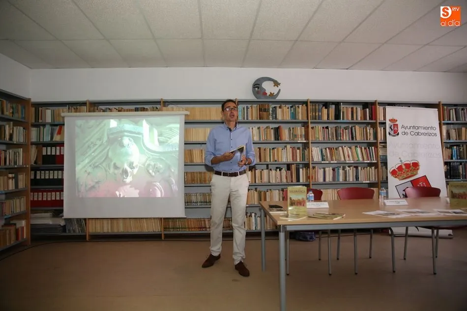 Foto 2 - Armando Manrique Cerrato presenta su libro &lsquo;Salamanca, versos y caminos&rsquo; en la biblioteca  