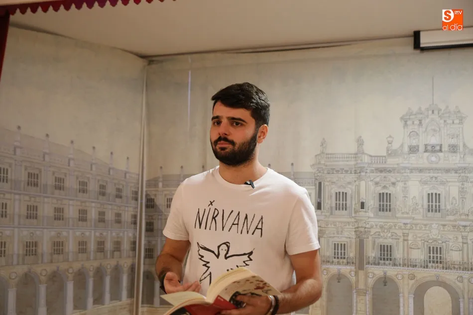 Foto 8 - Miguel Gane deleita a un entregado p&uacute;blico con sus versos