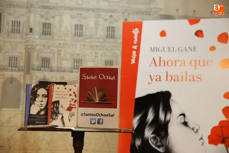 Foto 6 - Miguel Gane deleita a un entregado p&uacute;blico con sus versos