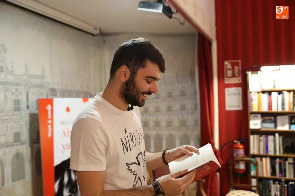 Foto 3 - Miguel Gane deleita a un entregado p&uacute;blico con sus versos