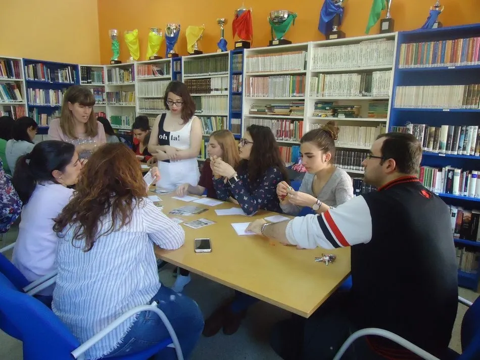 Foto 11 - Postales solidarias en el Colegio Padres Trinitarios