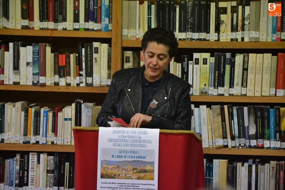 Foto 10 - Una quincena de personas celebran el D&iacute;a del Libro dando lectura a textos vinculados a Mir&oacute;briga  