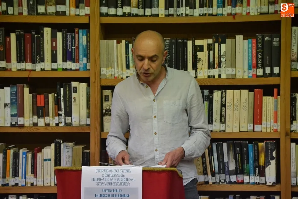 Foto 8 - Una quincena de personas celebran el D&iacute;a del Libro dando lectura a textos vinculados a Mir&oacute;briga  