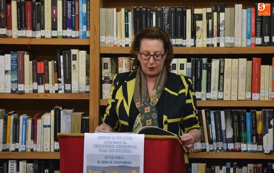 Foto 5 - Una quincena de personas celebran el D&iacute;a del Libro dando lectura a textos vinculados a Mir&oacute;briga  