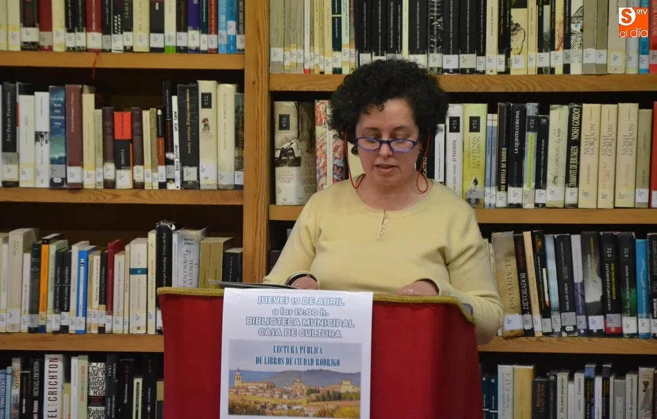 Foto 4 - Una quincena de personas celebran el D&iacute;a del Libro dando lectura a textos vinculados a Mir&oacute;briga  