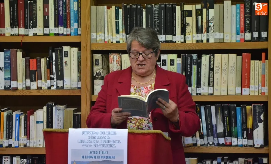Foto 3 - Una quincena de personas celebran el D&iacute;a del Libro dando lectura a textos vinculados a Mir&oacute;briga  