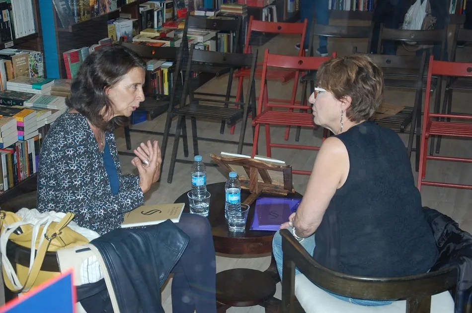 Foto 3 - Pilar Salamanca charla con Charo Ruano en Letras Corsarias