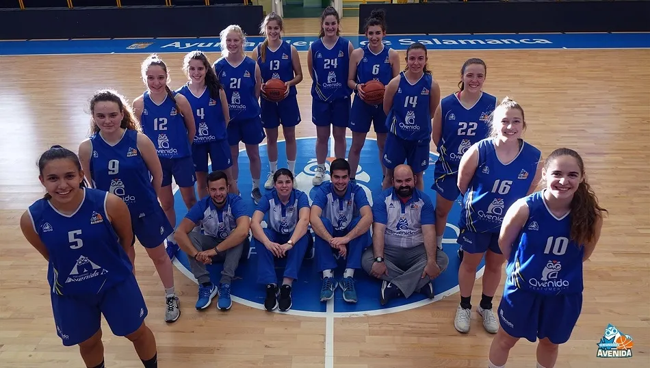 Las jugadoras de Avenida posan durante un entrenamiento. Foto: Perfumerías Avenida