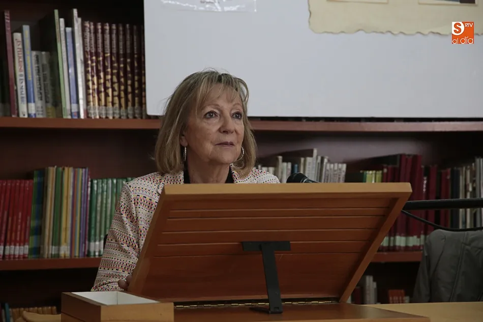 Foto 4 - Alumnos y docentes del&nbsp; colegio Lazarillo de Tormes colaboran en una lectura colectiva