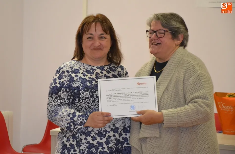 Foto 11 - Una docena de personas finaliza su formaci&oacute;n en la atenci&oacute;n sociosanitaria en instituciones...